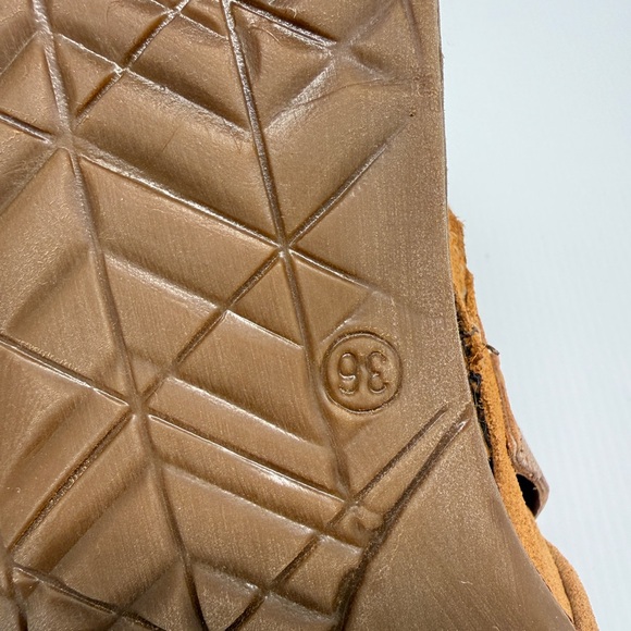 Miz Mooz Tan Leather Suede Sandals Size 6 - Picture 11 of 16